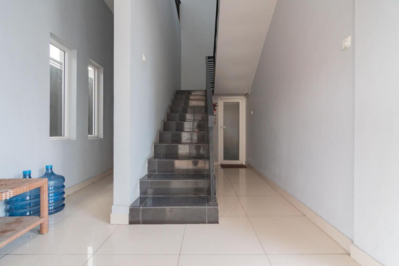 Reddoorz Plus Syariah @ Tuparev Cirebon 3 Екстер'єр фото