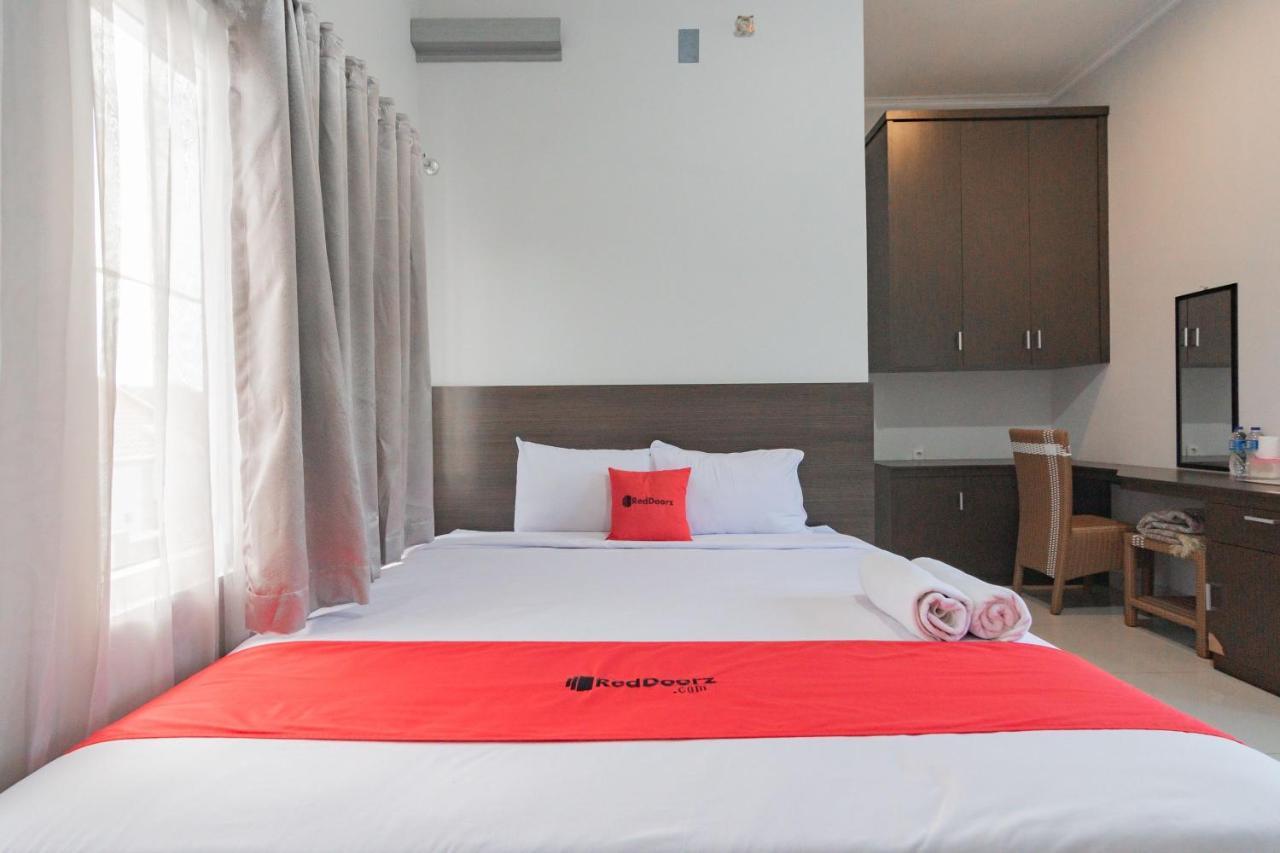 Reddoorz Plus Syariah @ Tuparev Cirebon 3 Екстер'єр фото
