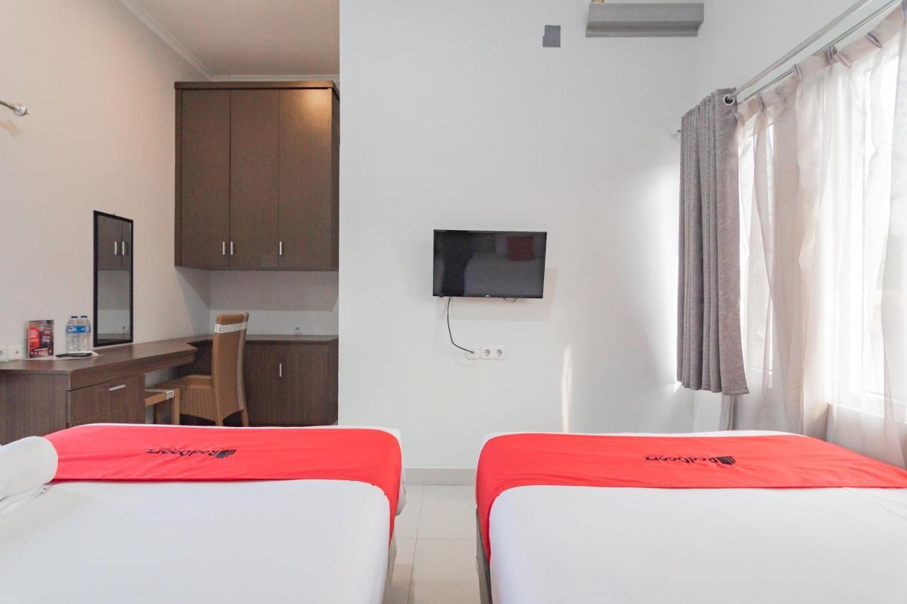 Reddoorz Plus Syariah @ Tuparev Cirebon 3 Екстер'єр фото