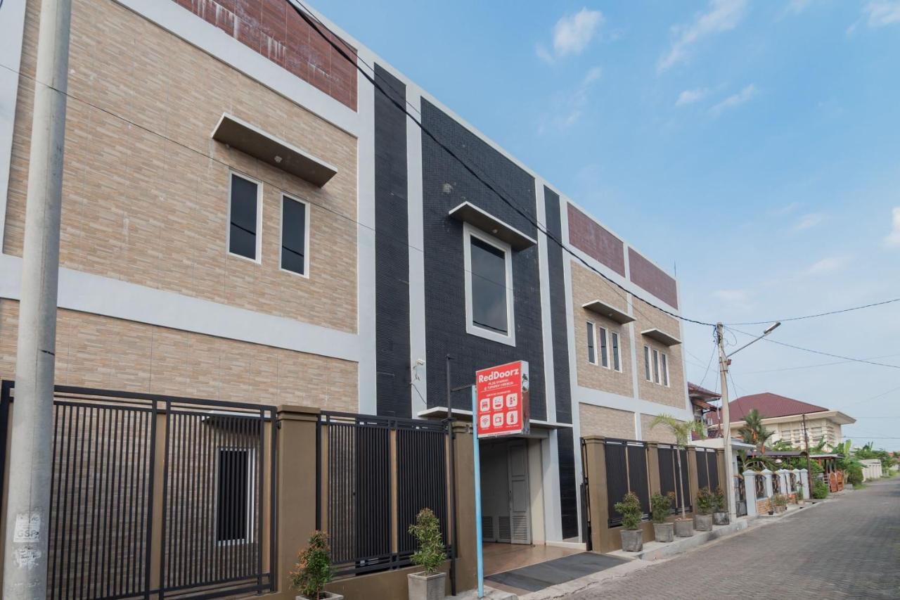 Reddoorz Plus Syariah @ Tuparev Cirebon 3 Екстер'єр фото