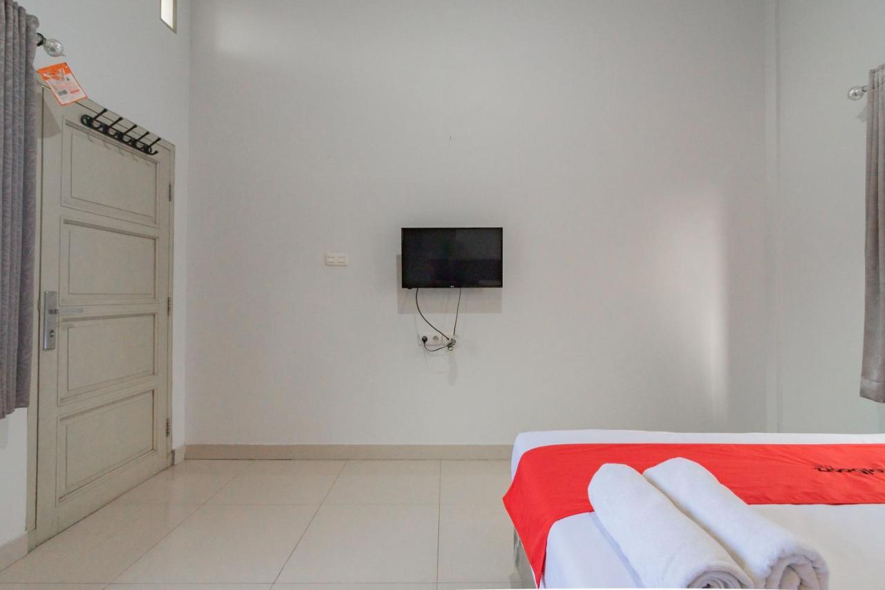 Reddoorz Plus Syariah @ Tuparev Cirebon 3 Екстер'єр фото