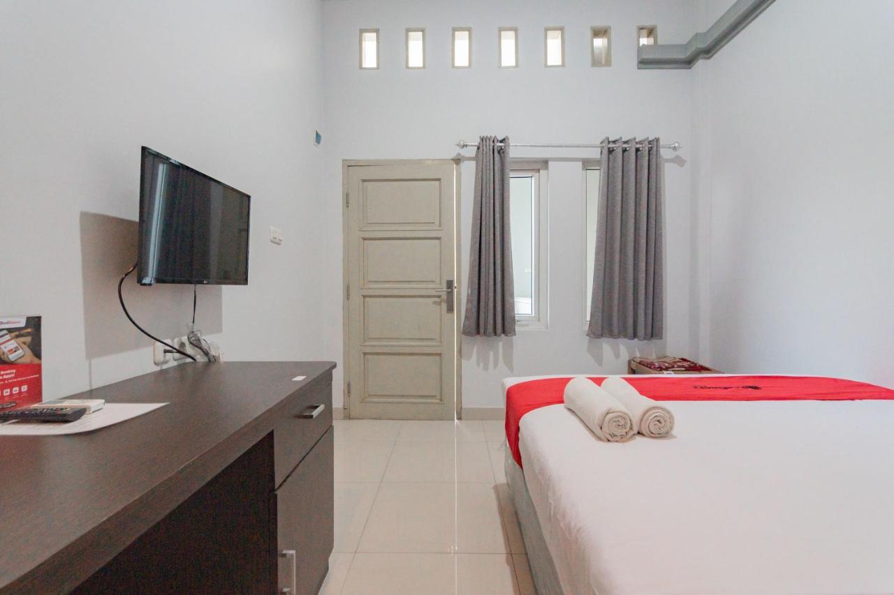 Reddoorz Plus Syariah @ Tuparev Cirebon 3 Екстер'єр фото