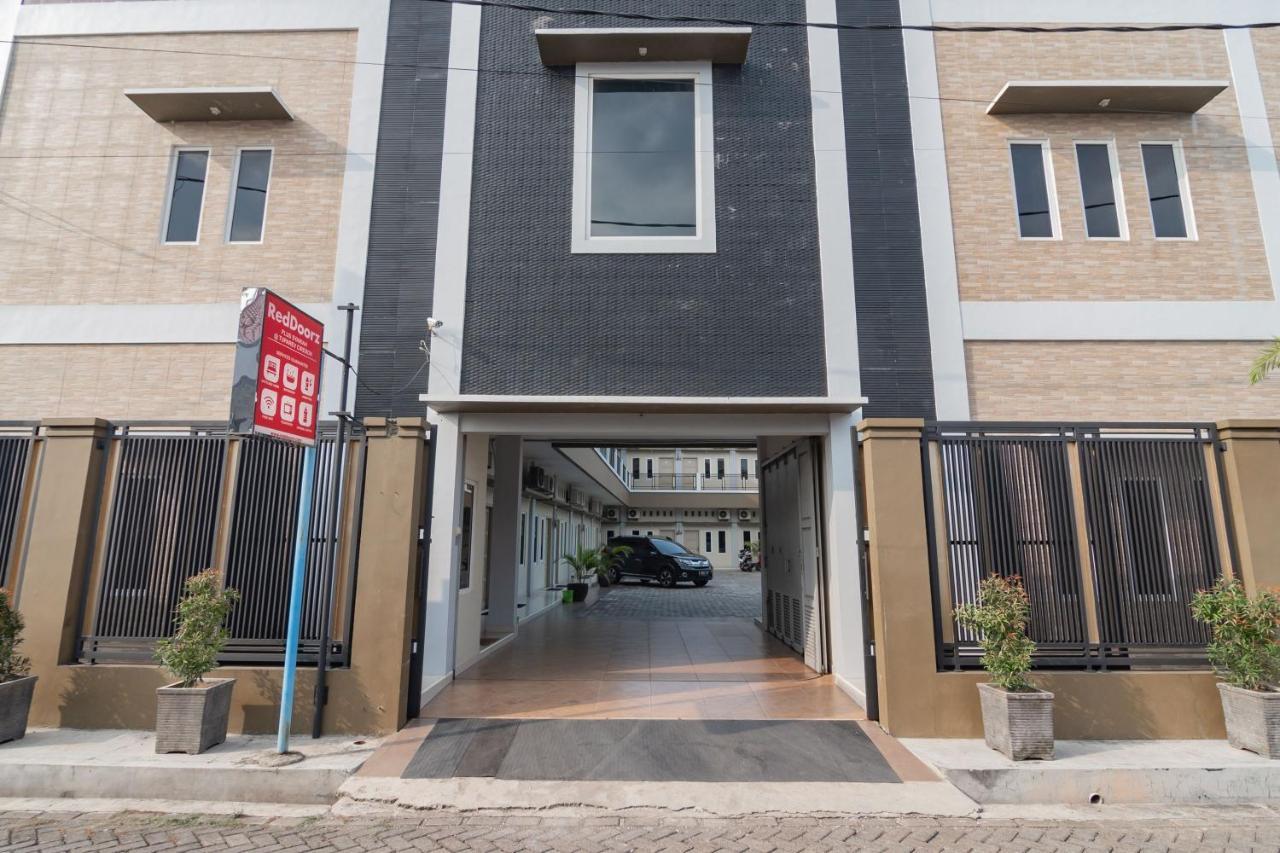Reddoorz Plus Syariah @ Tuparev Cirebon 3 Екстер'єр фото