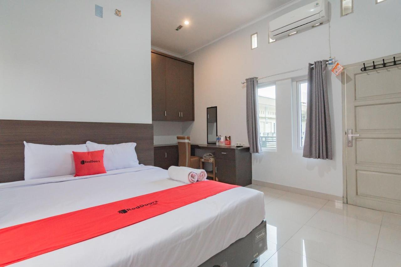 Reddoorz Plus Syariah @ Tuparev Cirebon 3 Екстер'єр фото
