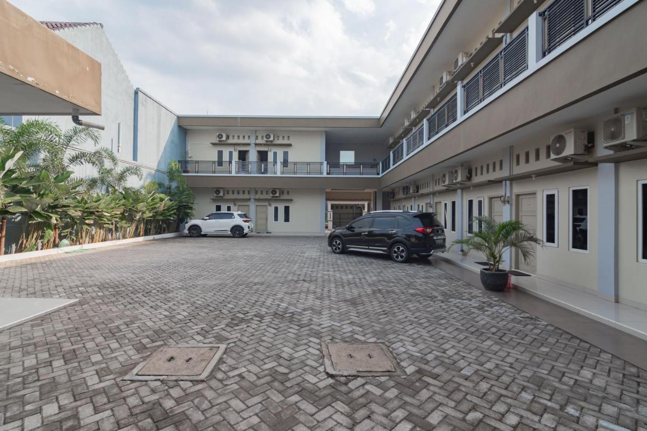 Reddoorz Plus Syariah @ Tuparev Cirebon 3 Екстер'єр фото