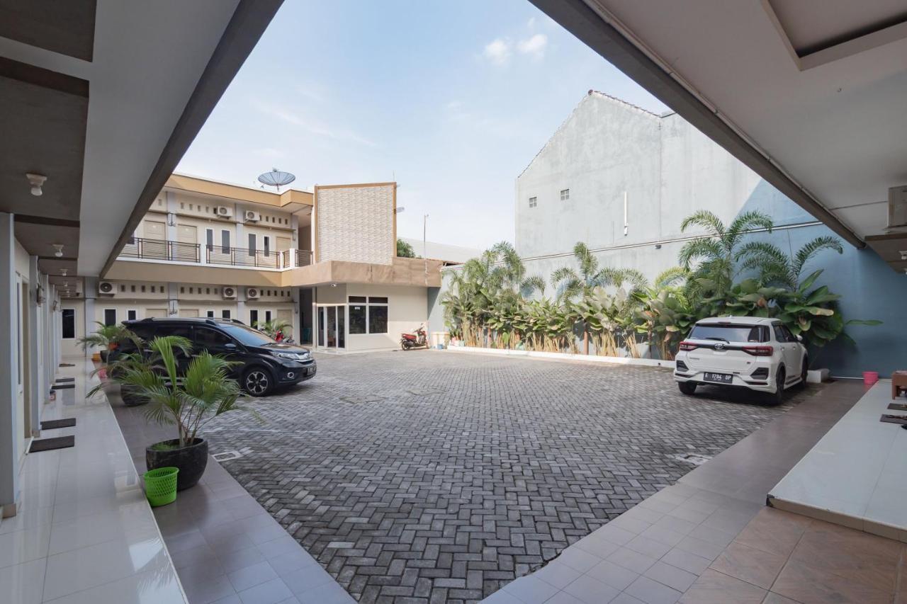 Reddoorz Plus Syariah @ Tuparev Cirebon 3 Екстер'єр фото