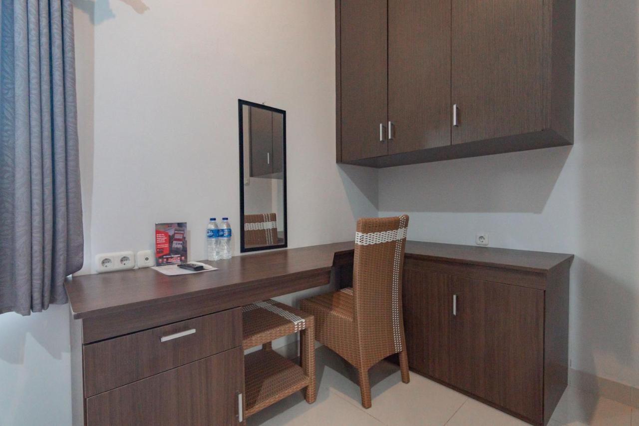 Reddoorz Plus Syariah @ Tuparev Cirebon 3 Екстер'єр фото
